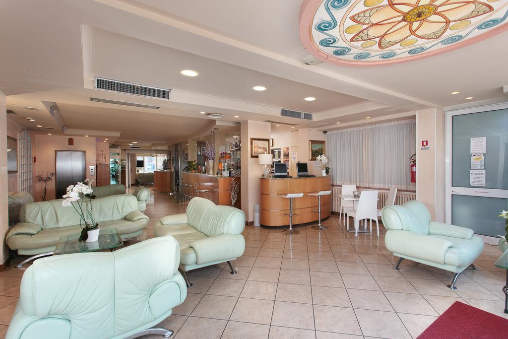 Hotel Flora Milano Marittima Zewnętrze zdjęcie