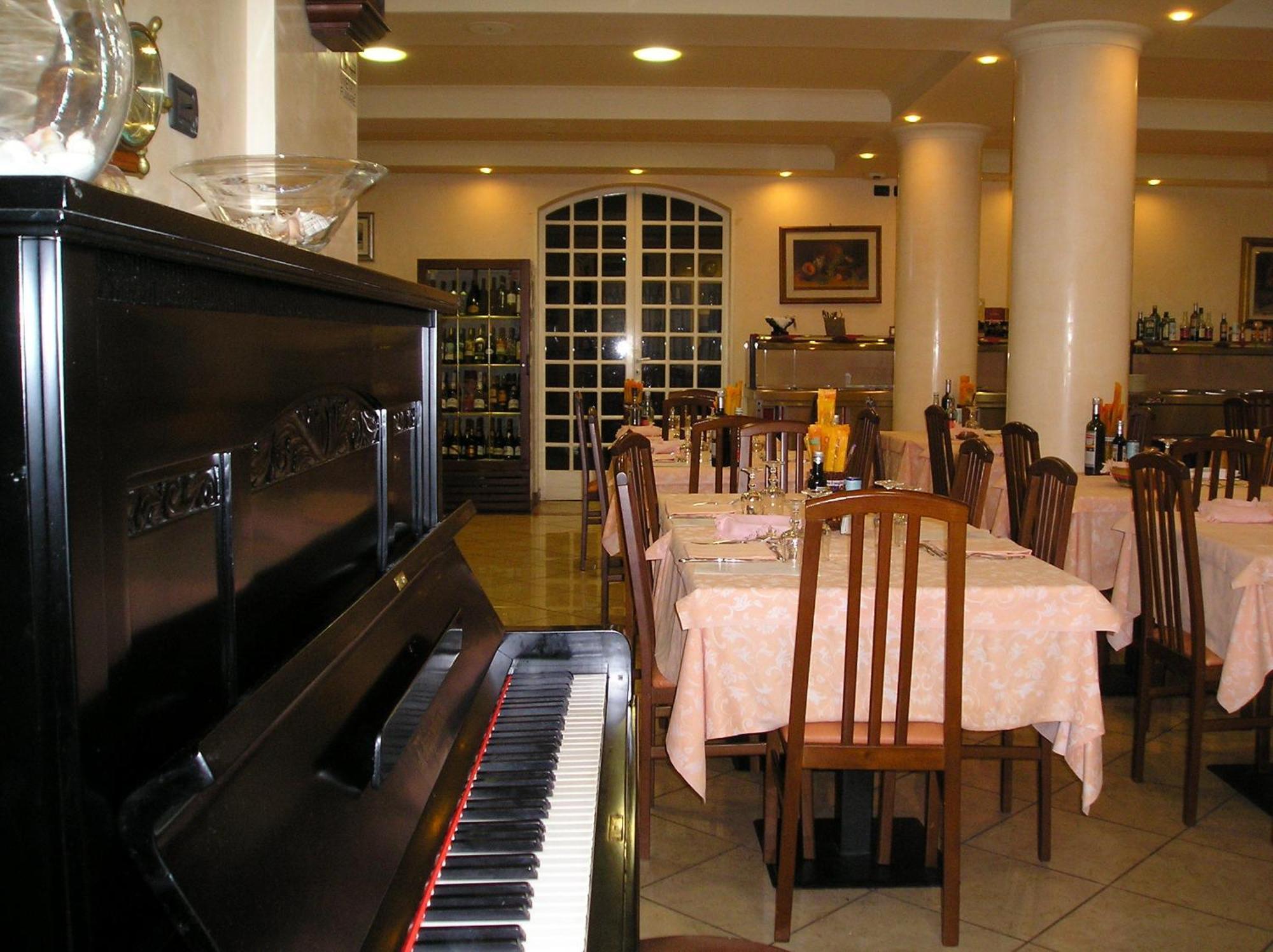 Hotel Flora Milano Marittima Zewnętrze zdjęcie