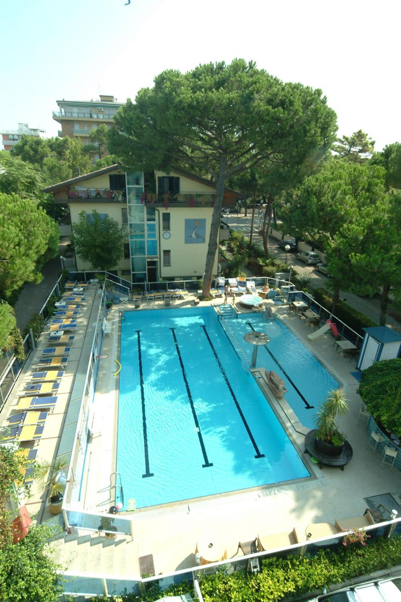 Hotel Flora Milano Marittima Zewnętrze zdjęcie