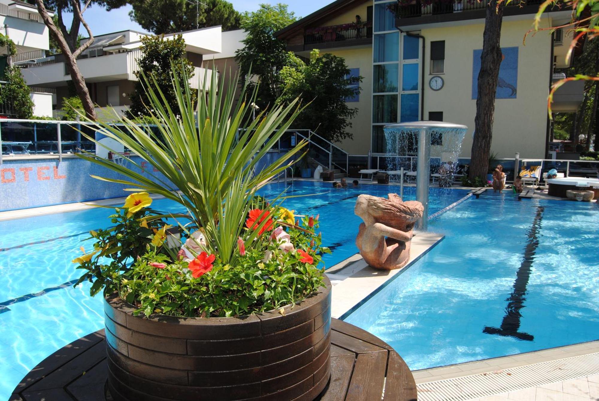 Hotel Flora Milano Marittima Zewnętrze zdjęcie