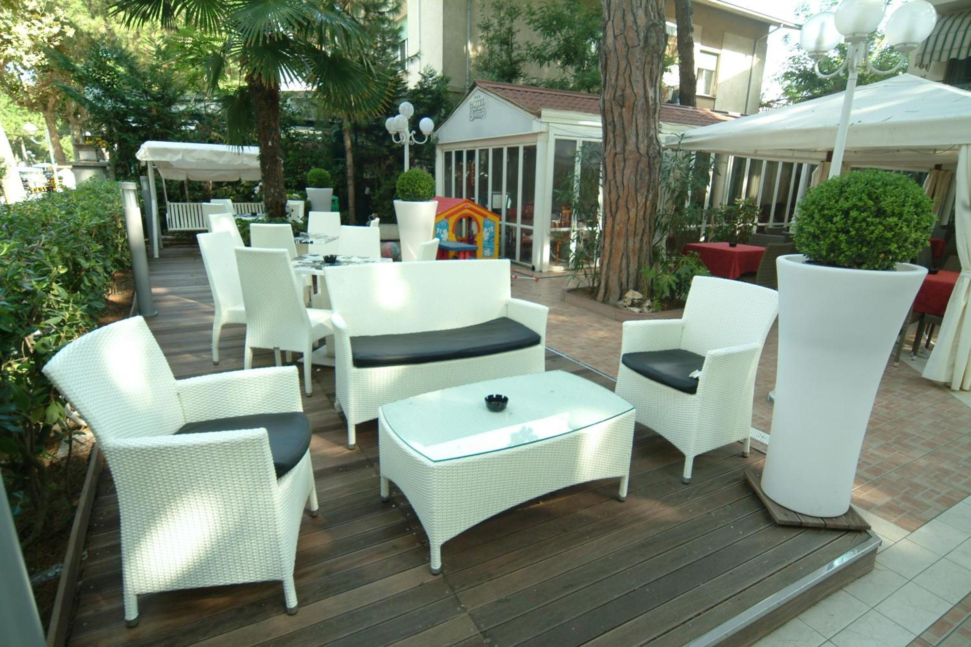 Hotel Flora Milano Marittima Zewnętrze zdjęcie