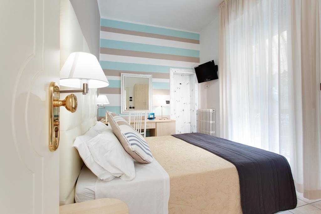 Hotel Flora Milano Marittima Zewnętrze zdjęcie