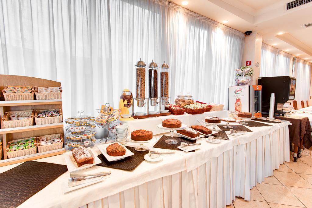 Hotel Flora Milano Marittima Zewnętrze zdjęcie