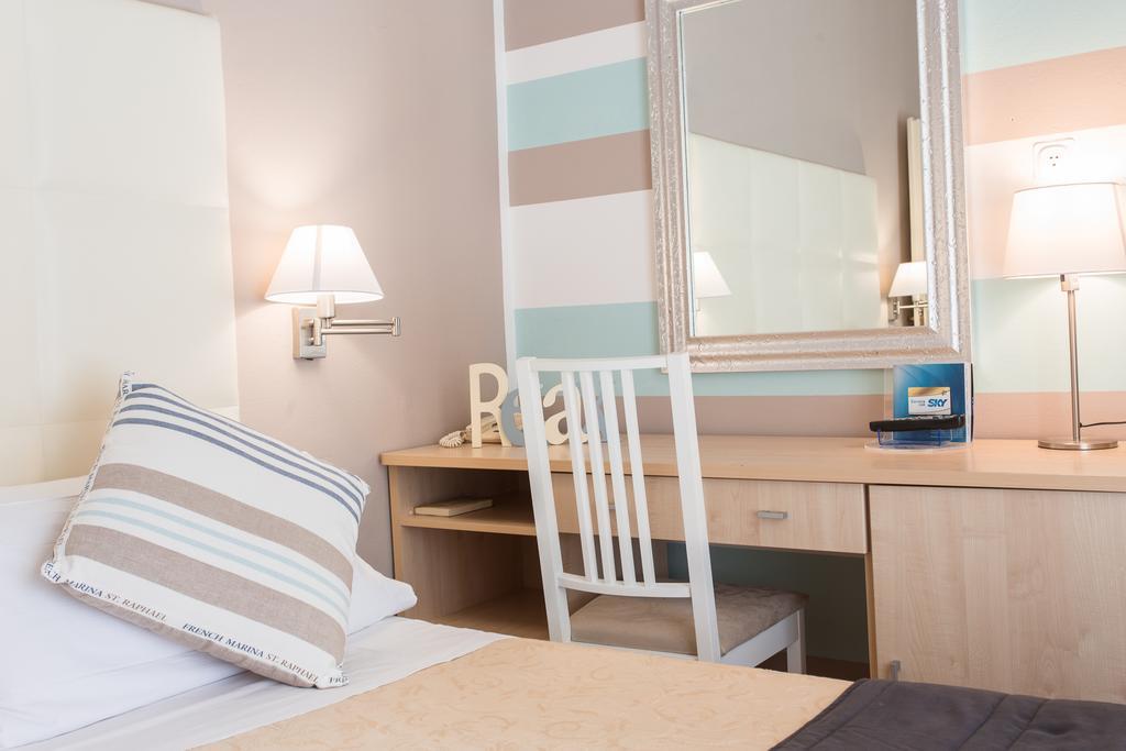 Hotel Flora Milano Marittima Zewnętrze zdjęcie