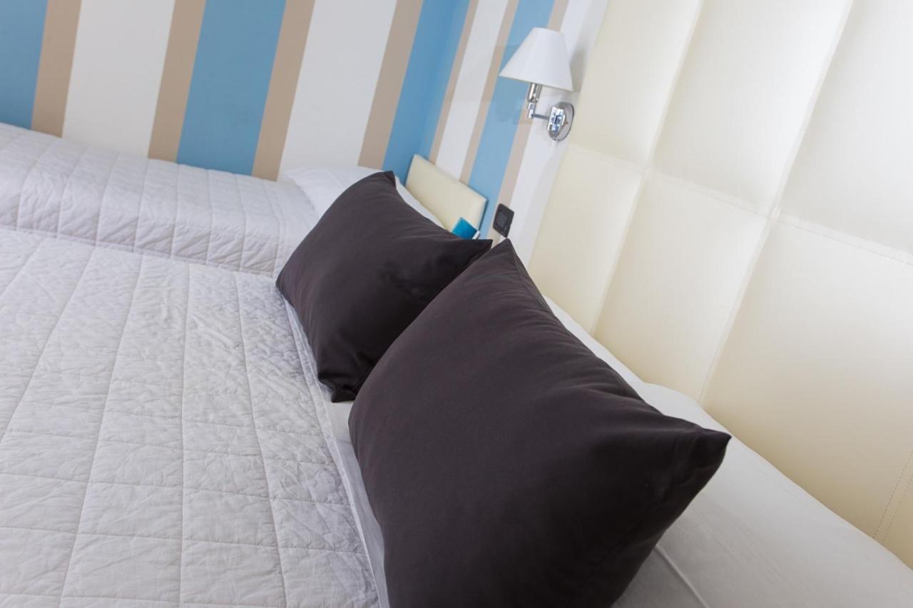 Hotel Flora Milano Marittima Zewnętrze zdjęcie