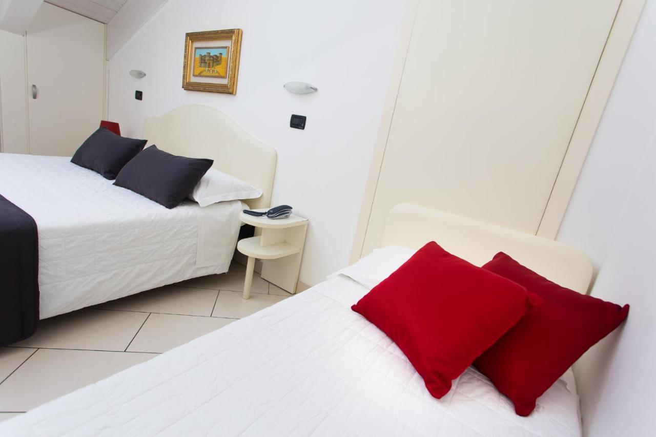 Hotel Flora Milano Marittima Zewnętrze zdjęcie
